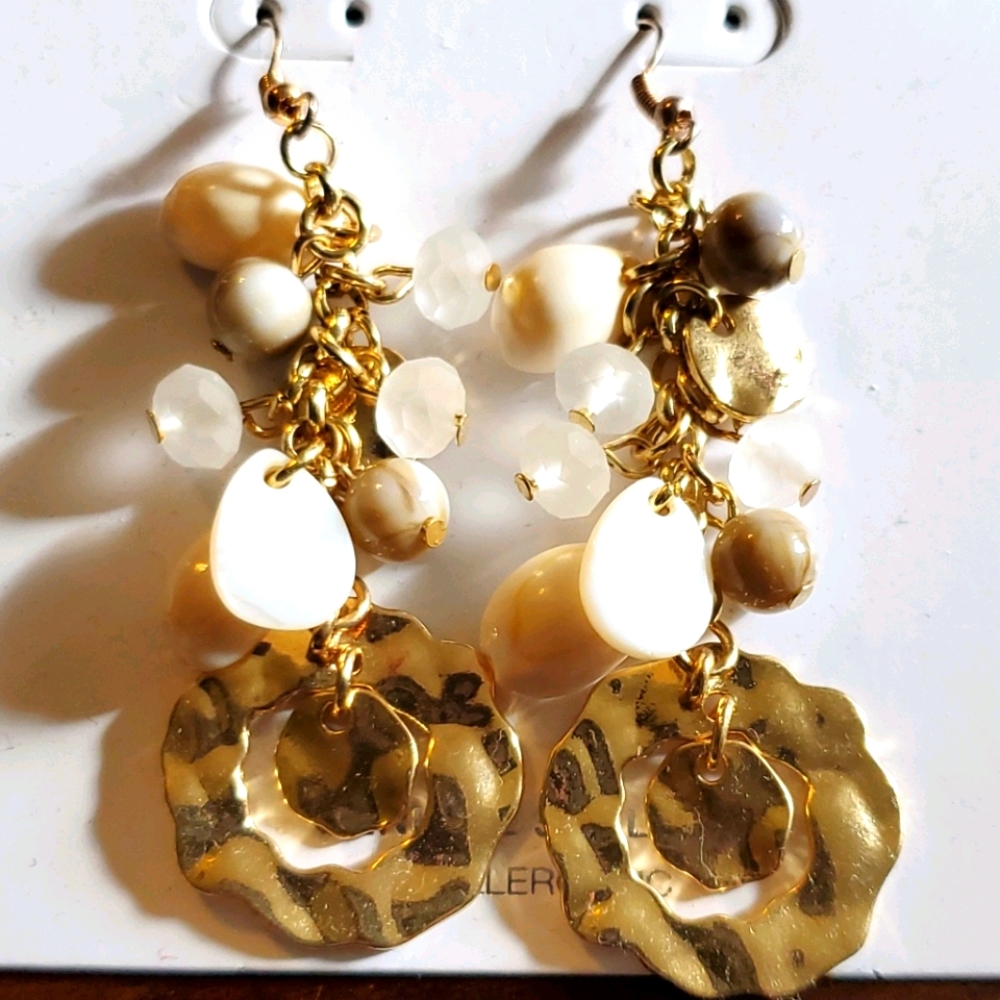 Time and Tru goldtone shell dangle earrings - Picture 1 of 5